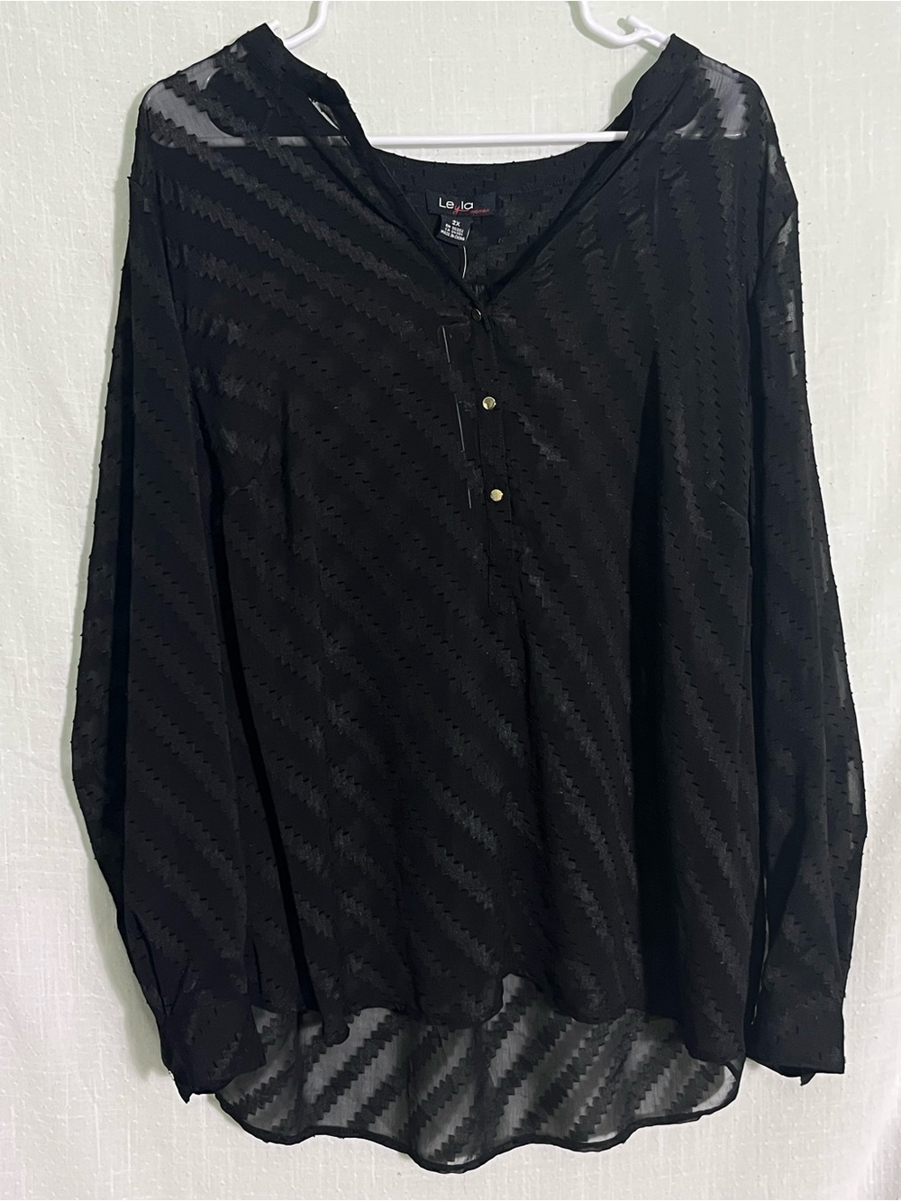 Leyla Women Black Sheer Textured Blouse 2X NWT Gold Buttons High Low Hem